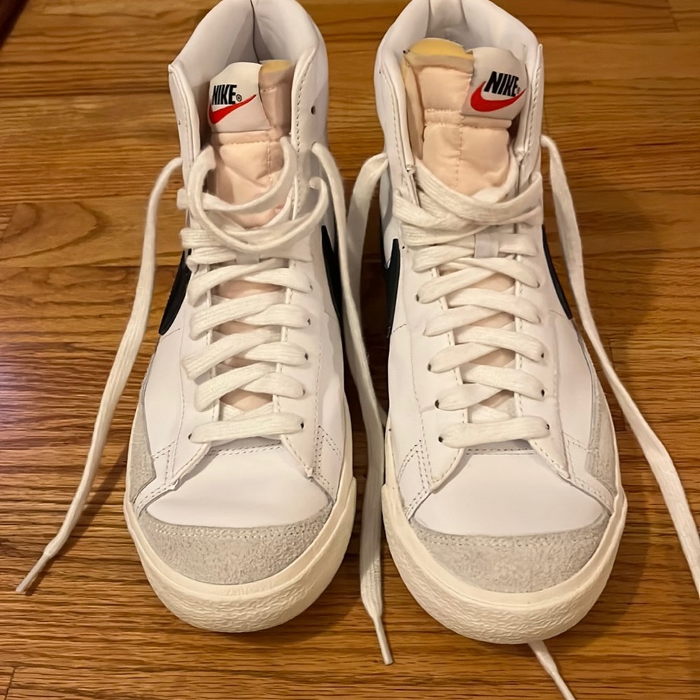 Nike Blazers women’s white with black swoosh